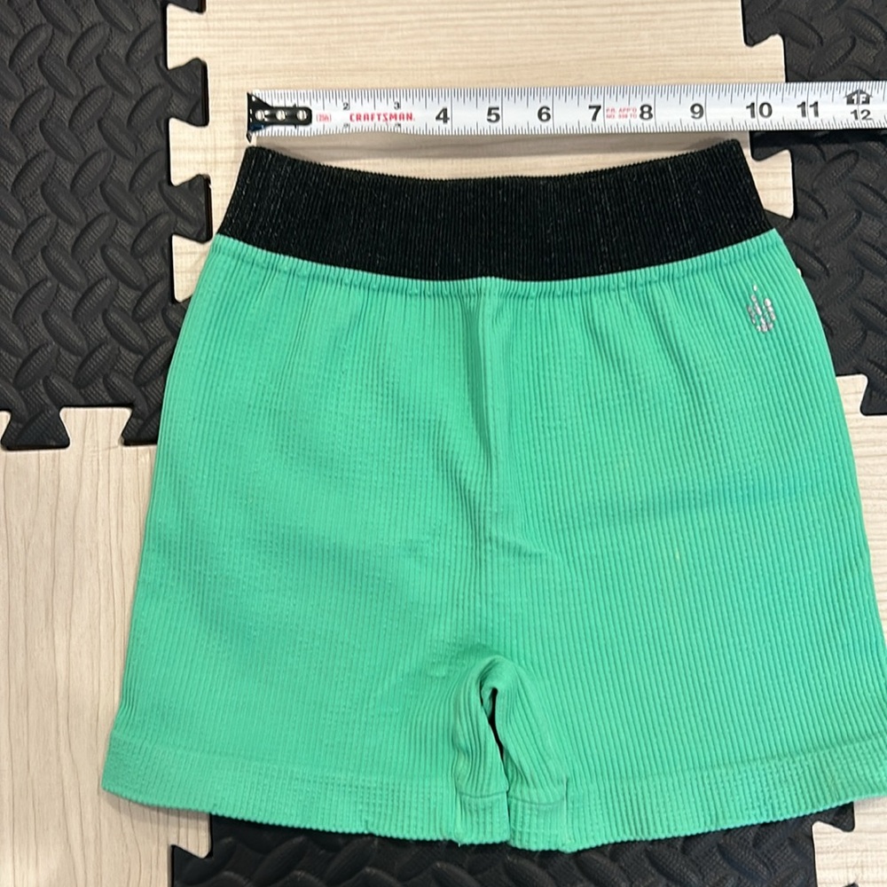 Free People Movement Seamless Prajna Short Fresh Cut M/L - Picture 8 of 11